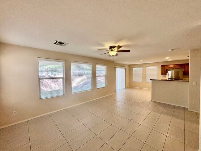 Building Photo - Beautiful 4 bedrooms home in desirable Green Valley