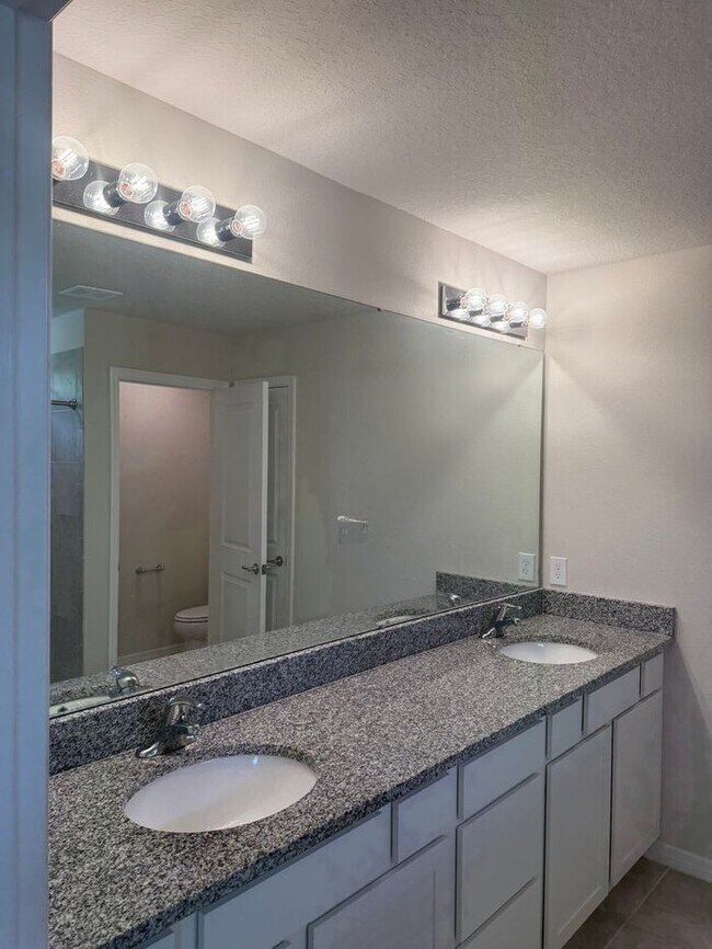 Building Photo - Beautiful/Like New Home in Winter Haven