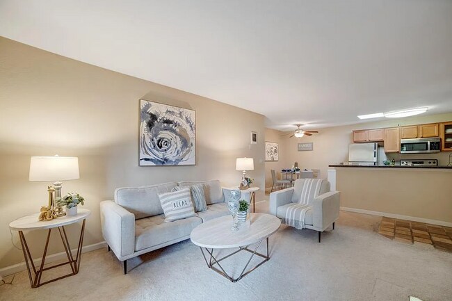 Building Photo - WOW!! Great Price and Great Location!