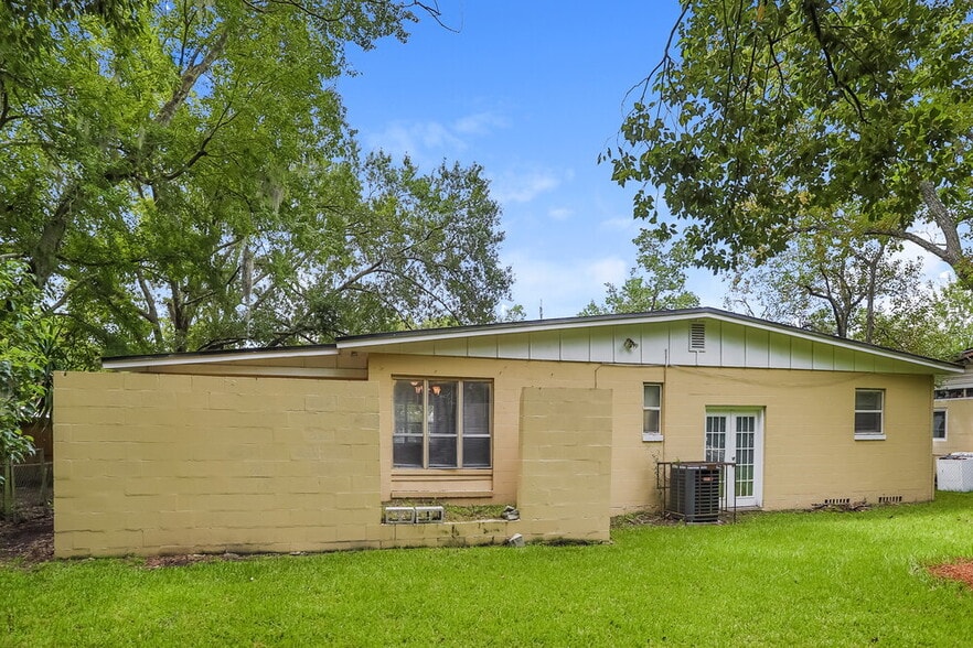 Building Photo - 6511 Burgundy Rd S