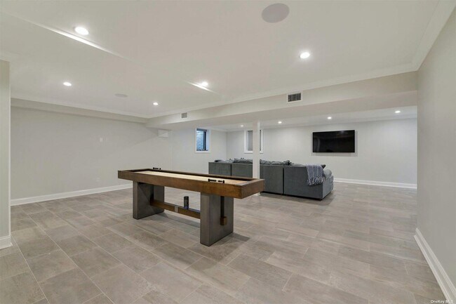 Building Photo - 165 Marine Pl