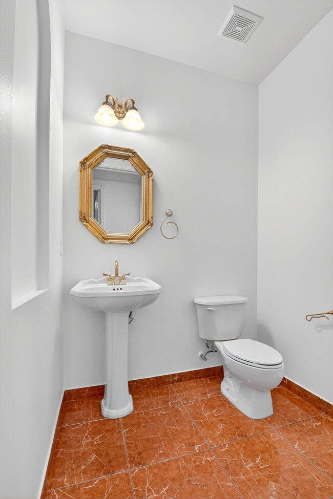 Building Photo - 7145 Veneto Dr