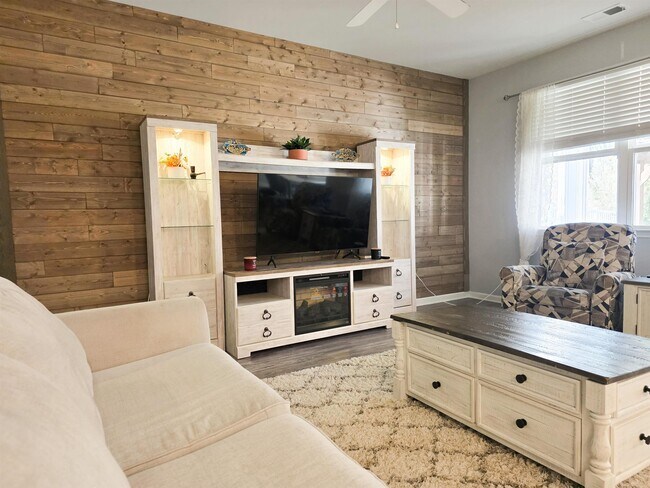 Building Photo - 212 Legends Dr