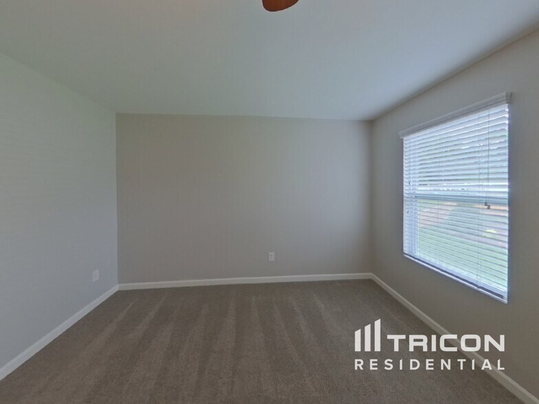 Building Photo - 845 Alta Wy