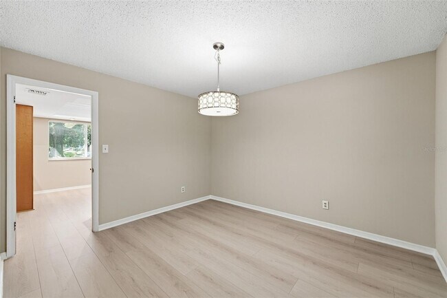 Building Photo - 525 Oak Haven Dr