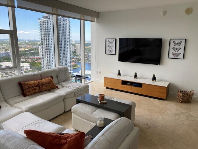 Building Photo - 1830 S Ocean Dr