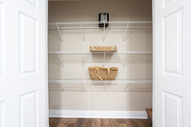 Building Photo - 1313 E Cayuga St