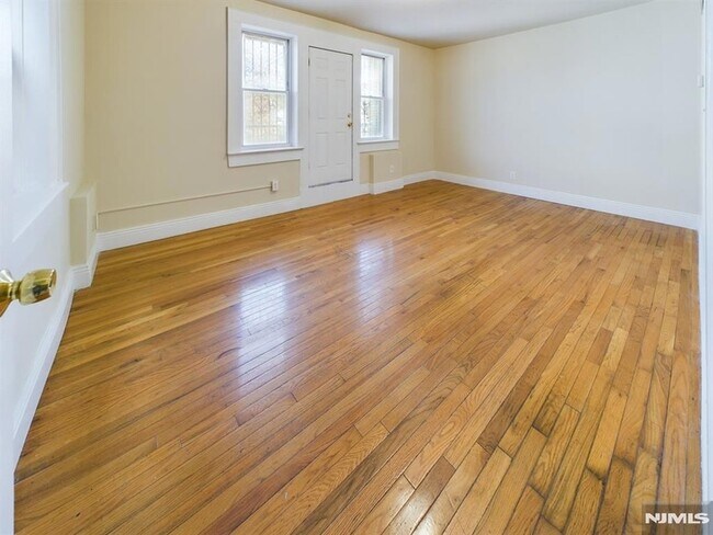 Building Photo - 413 Dodd St