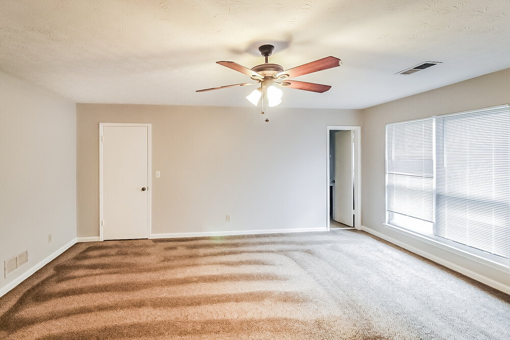 Building Photo - 2468 Mistletoe Ln SW