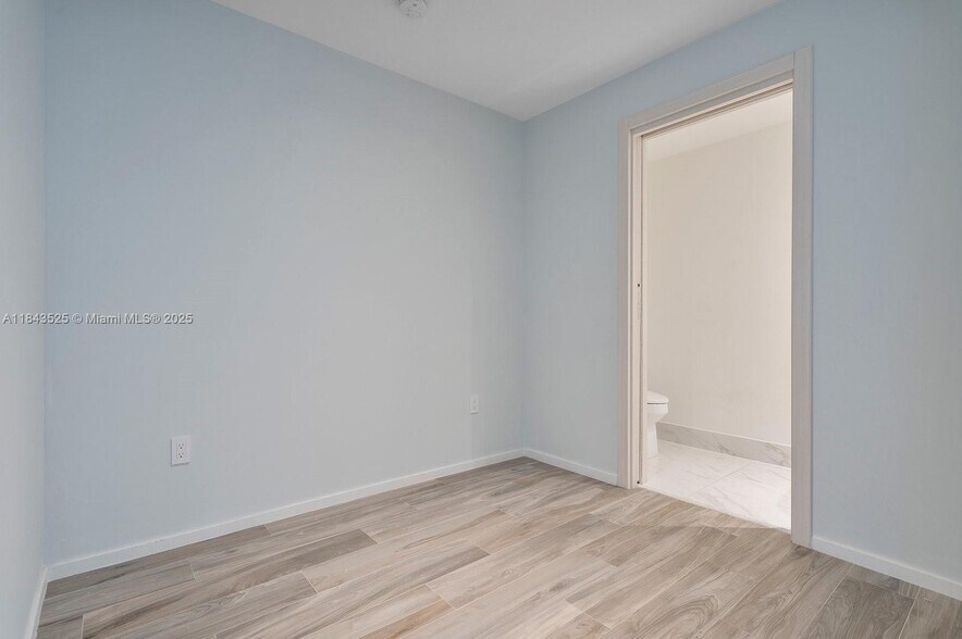 Building Photo - 801 S Miami Ave