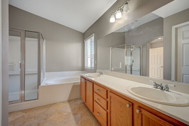 Building Photo - 1005 Prestige Meadows Pl