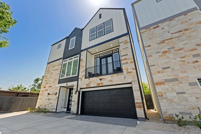 Building Photo - 8521 Brandon St