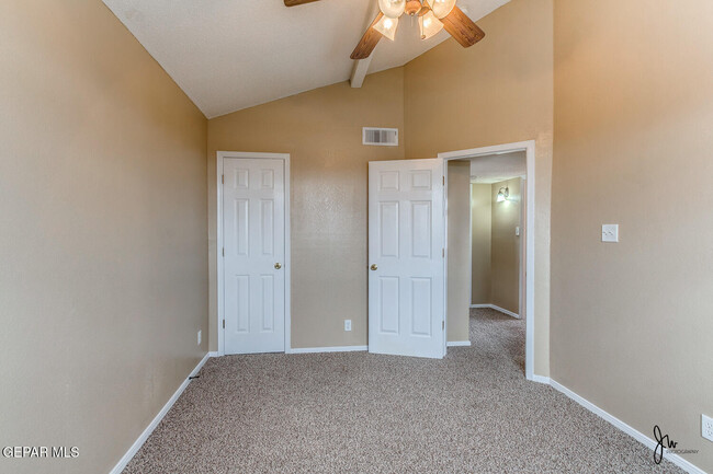 Building Photo - 10789 Pleasant Sand Dr