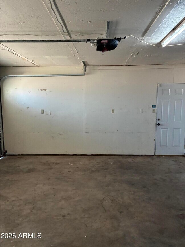 Building Photo - 1439 W Huntington Dr