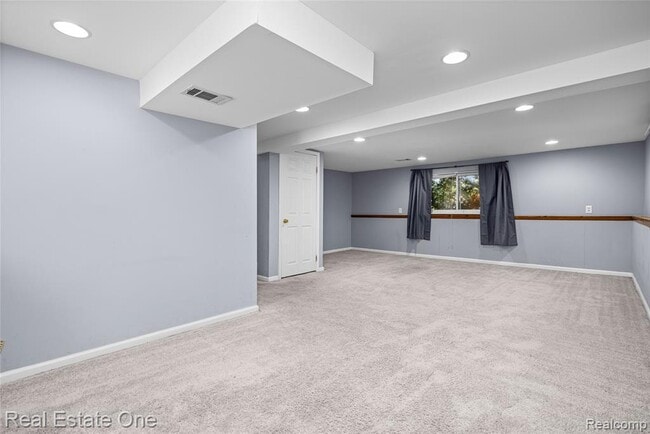 Building Photo - 348 Decca Dr