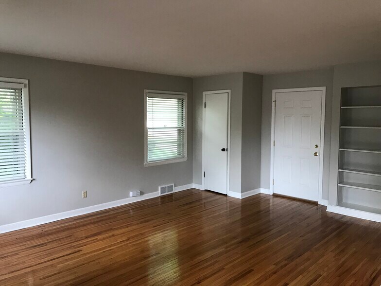 Building Photo - 1032 N 68th St