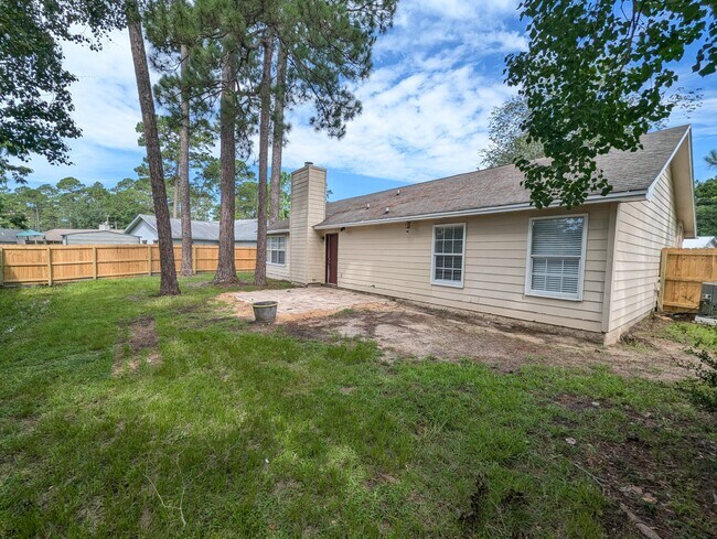 Building Photo - 1625 Campbell Dr N