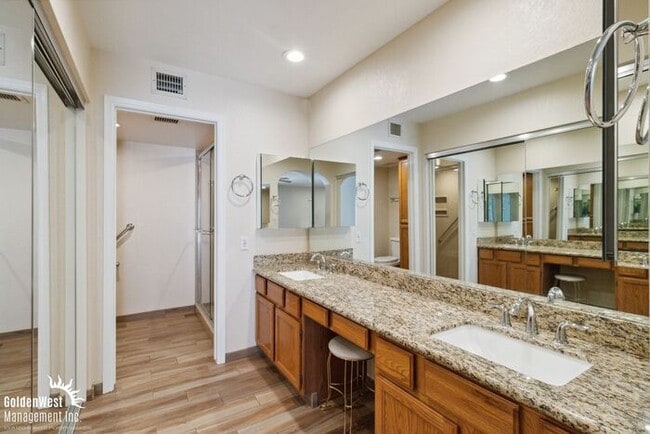 Building Photo - Gorgeous 2Bdm 2Ba Single Story Home with A...