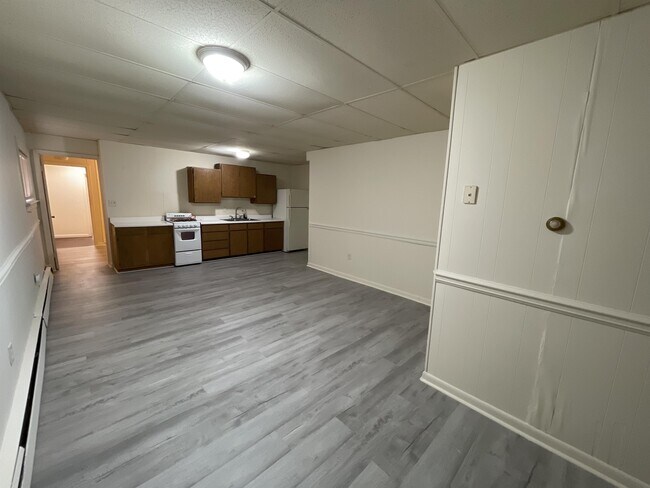 Building Photo - 122 W Market St