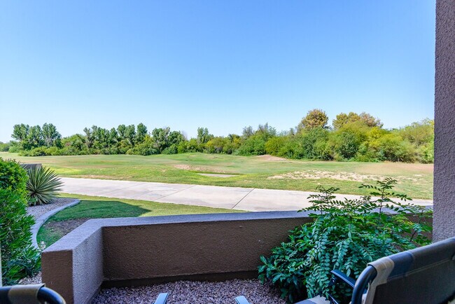 Building Photo - 4850 E Desert Cove Ave