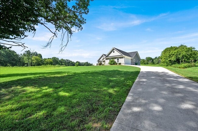 Building Photo - Country Craftsman