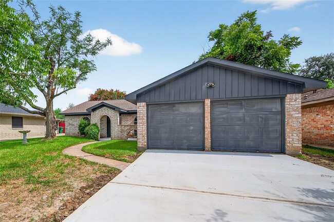 Building Photo - 7635 Dawnridge Dr