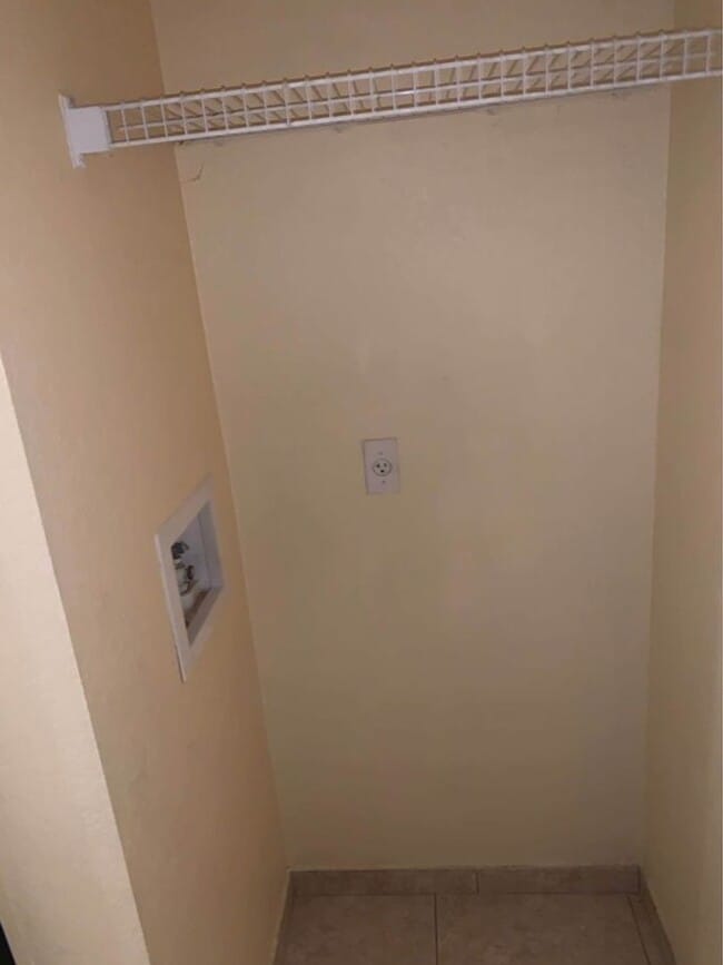 Building Photo - 2 bedroom 2 bath Condo  with Balcony in La...