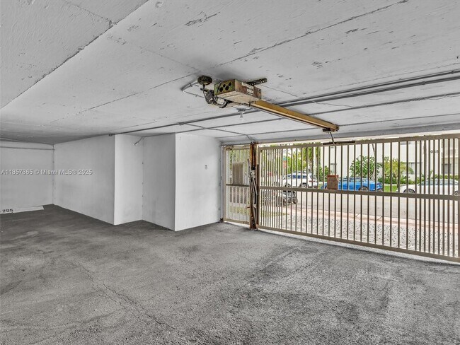 Building Photo - 1030 9th St