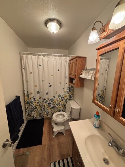 Building Photo - 535 N Yucca Ridge Rd