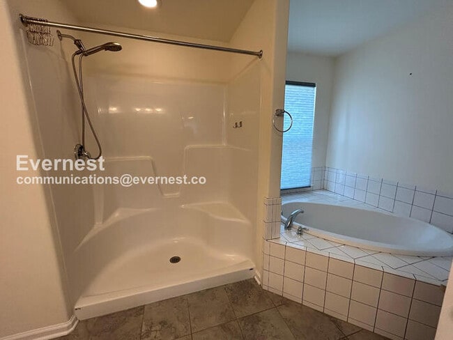 Building Photo - 102 Ridgeway St