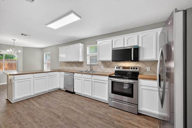 Building Photo - 3304 Glenmore Dr