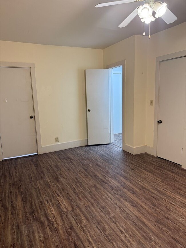 Building Photo - Recently renovated 2 or 3 bedroom with New kitchen