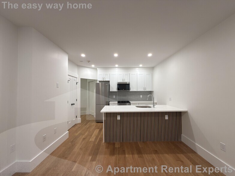 Building Photo - 406 Columbia St