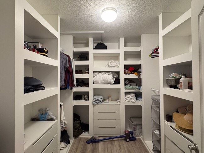 Building Photo - Beautiful 3 bedroom/2.5 bath in NEW Winter...