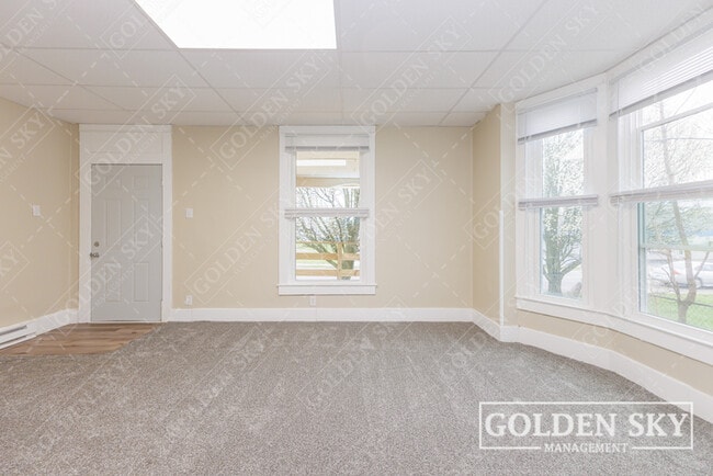 Building Photo - 219 E Willard St