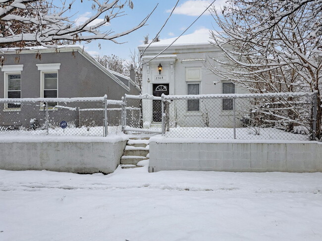 Building Photo - 2508 W Main St