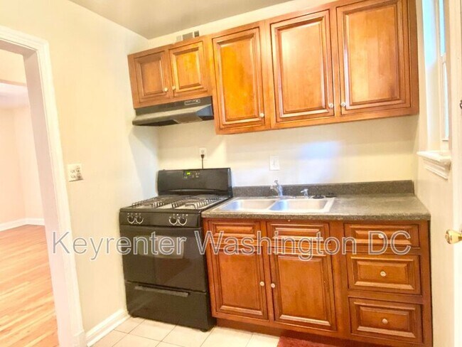 Building Photo - 4615 Central Ave NE