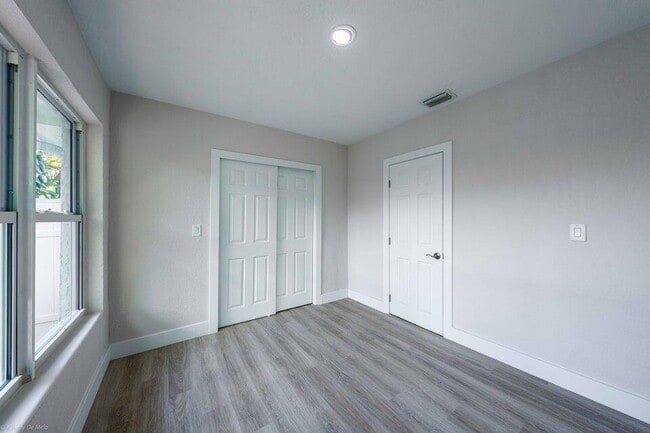 Building Photo - 1405 NW 7th Terrace