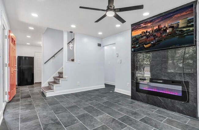 Building Photo - 10012 Elizabeth Ave