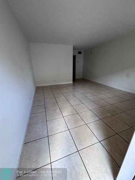 Building Photo - 515 S Sequoia Dr