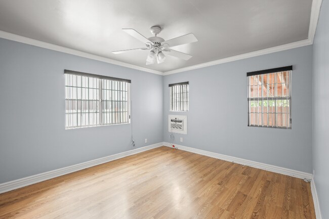 Building Photo - 2905 S Harcourt Ave