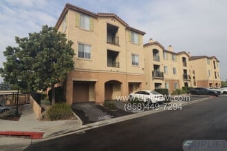 Building Photo - 2 BED 2 BATH HOME NEAR SHOPPING AND DINING