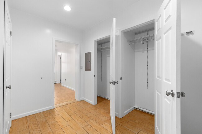 Building Photo - 324 70th St