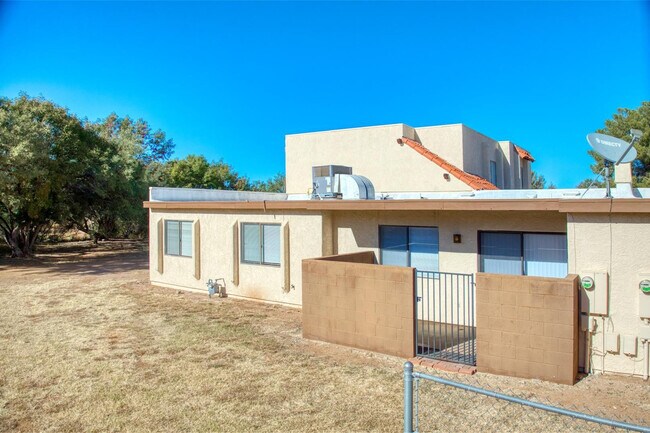 Building Photo - 4208 Ave Palermo