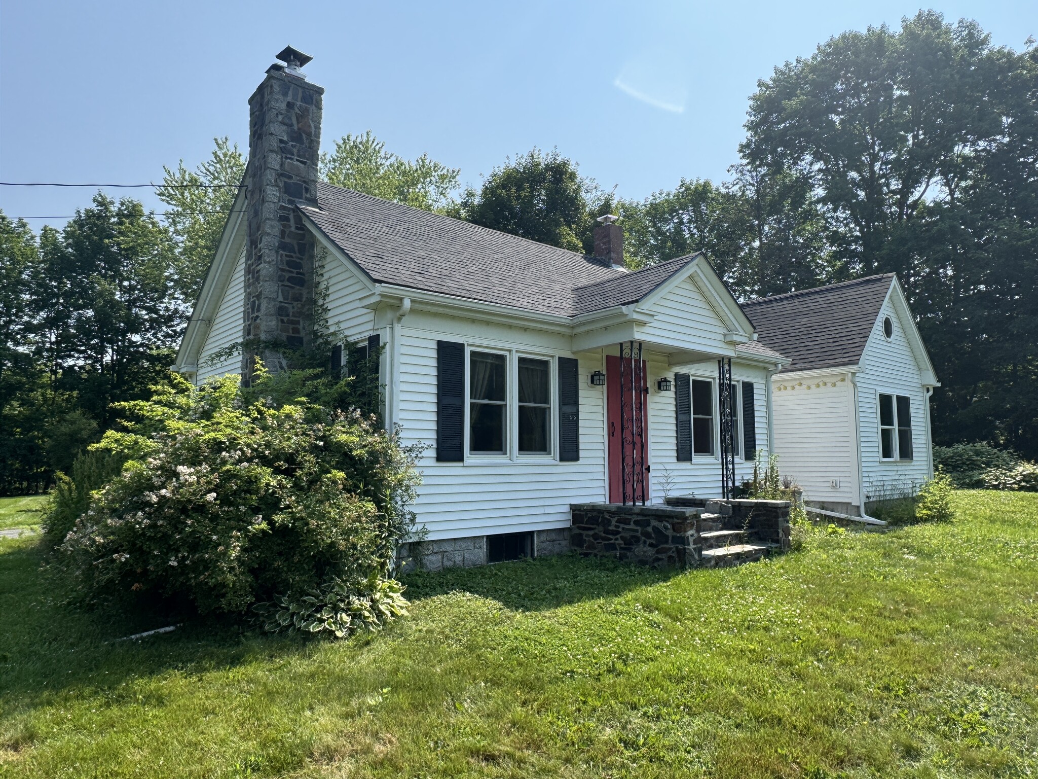 Building Photo - 63 School House Rd