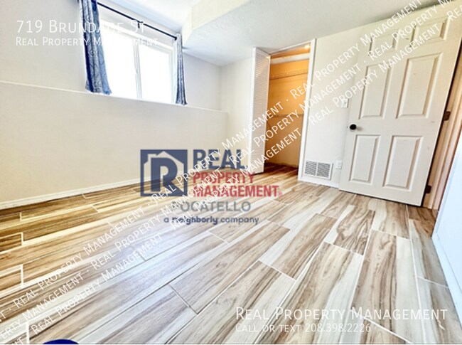 Building Photo - 719 Brundage St