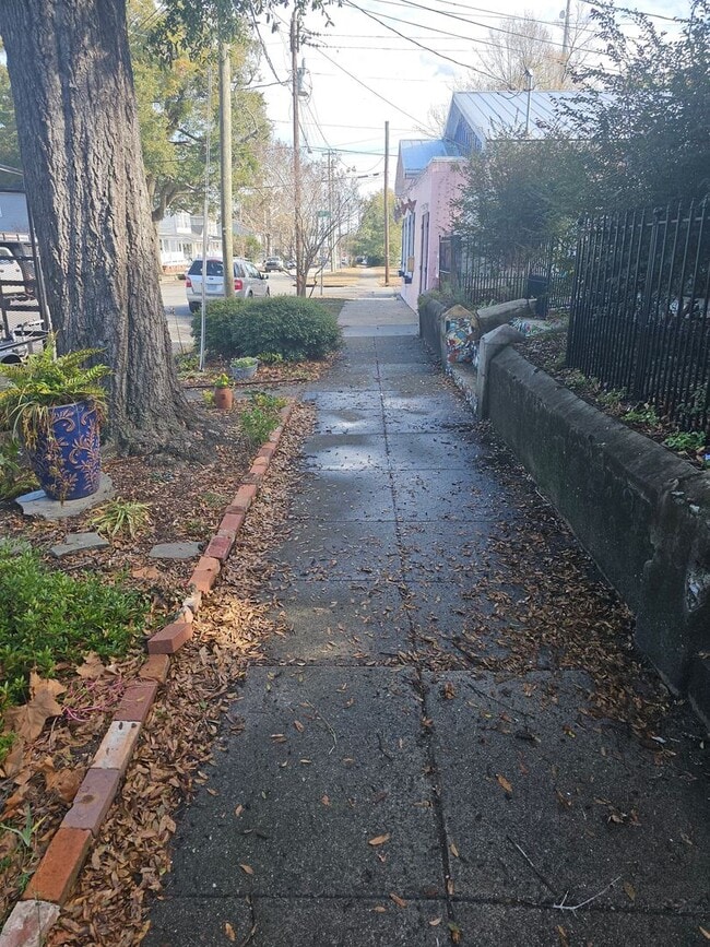 Building Photo - Historic Charm combined with Modern convenience 3 bedroom 2.5 bath spacious home