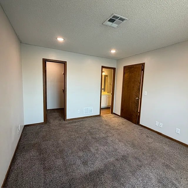 Building Photo - 1007 N Lakewind St