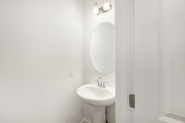 Building Photo - 7880 Briarwood Dr