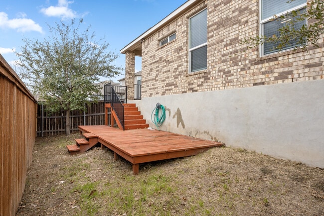 Building Photo - 805 Sandhill Branch Dr